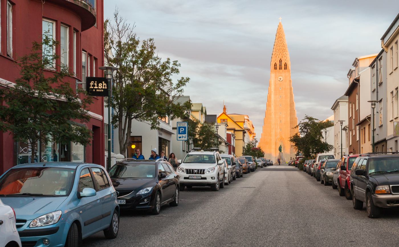 Hallgrímskirkja in fondo a Skólavörðustígur, Reykjavik
